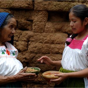 Lo nuestro: transmisión de saberes