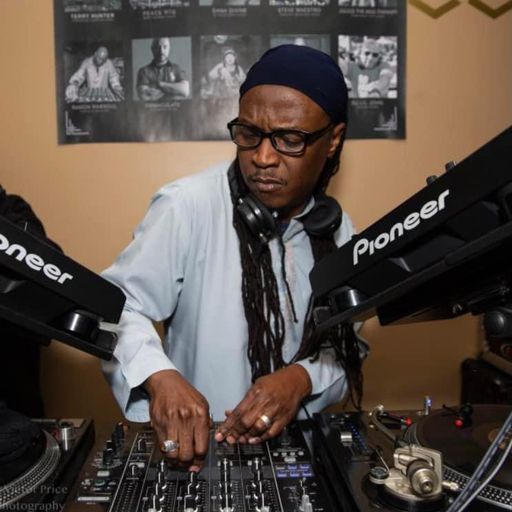 An Evening @ The Family Den: House Music Mondays - 21 Dec 2021