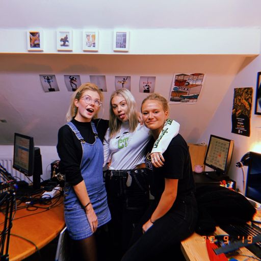 Jodie & Briony's 'Monday Night and Chill' X Lauran Hibberd