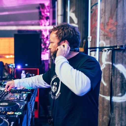 On the Floor – Lil’ Tony at Under The Bridge