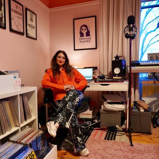 Rebecca Vasmant // 06-03-26