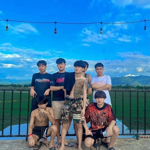 สุดหล่อที่เธออวย มันจะรวยเท่าป๋าทุนหรือเปล่า จัดไปทีมงานธุรกิจสีขาว