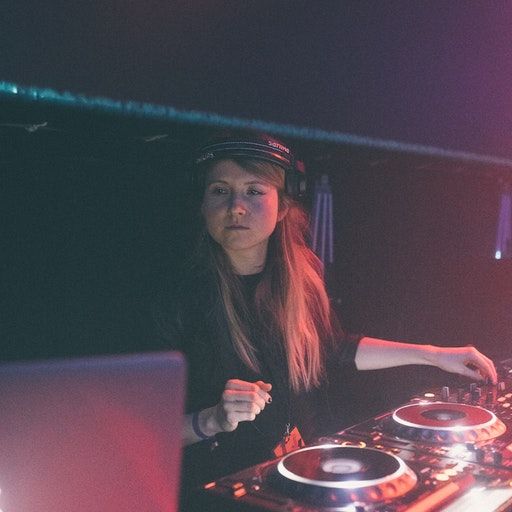 On the Floor – Clara Moto at Elevate Festival