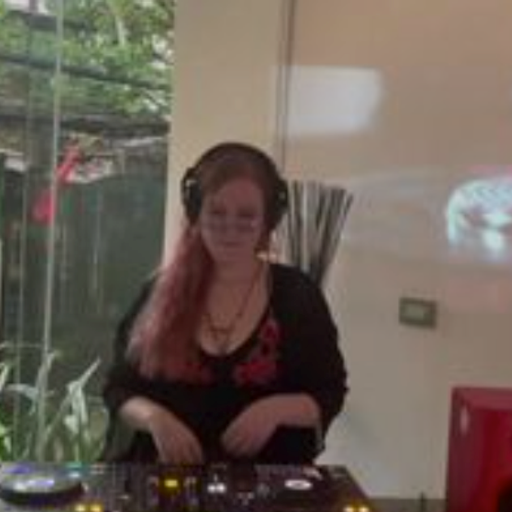 Happy Hour DJ w/ Eda Keda 01.10.2021