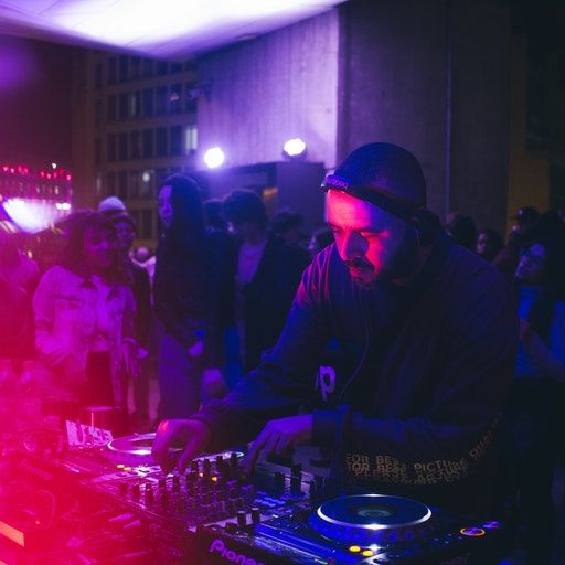 On the Floor – Akin at Red Bull Station São Paulo