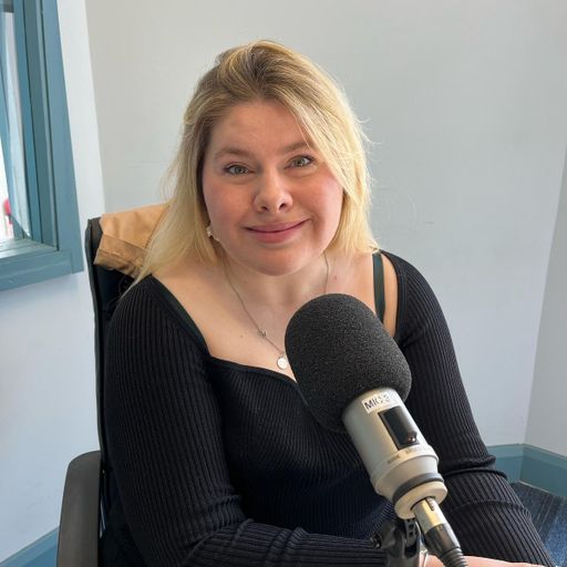 Oksana Morozova chats to Vlada