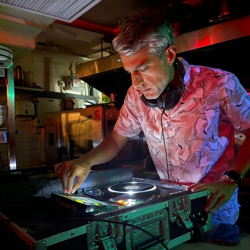 S N - 4TM Exclusive - Essentials 30 04 2022