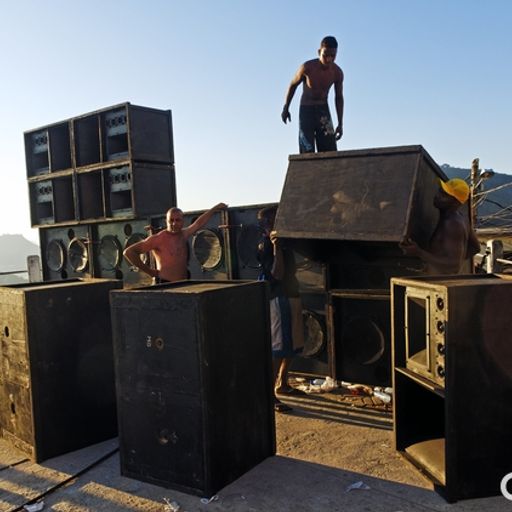 THE GLOBAL GLITCH 28