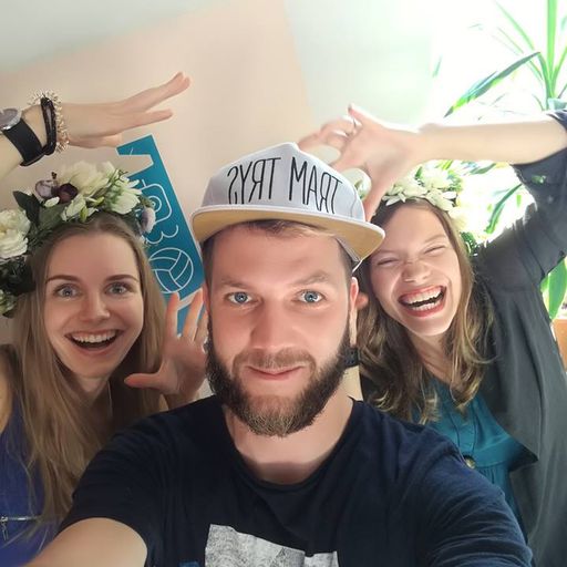 GEROS BANGOS| akordeonistas Tadas Motiečius ir švenčių organizatorės „Nebijok Svajoti“