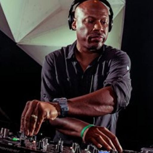 Robert Hood at "Traxx presents M-Plant Easter Party" @ Unit (Glasgow - Scotland) - 10 April 2004