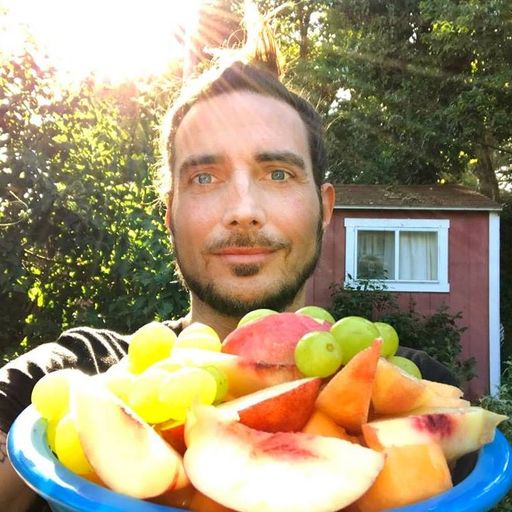 Poggy's Potential Ep.9 Shane Sterling - Living a Raw Vegan Lifestyle.