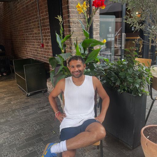 The Small Moments Breakfast Show w/ Hiren - 26/08/25 - Voices Radio