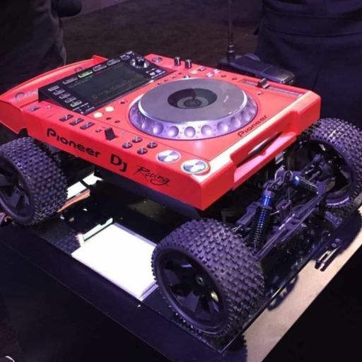 tynetees w. Frederico Gonzales - February 2023