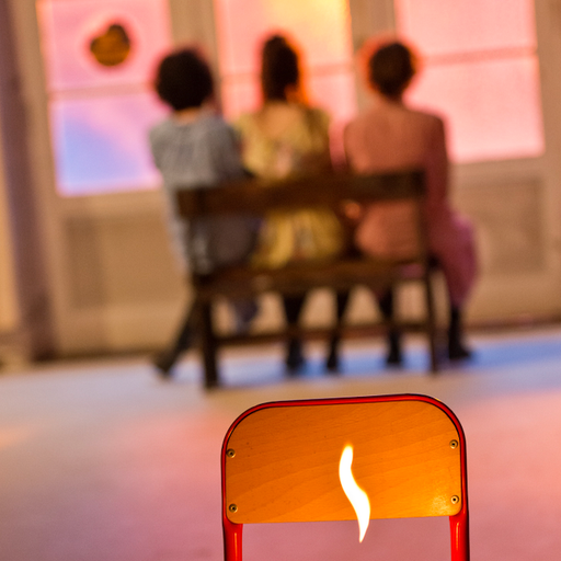 Midi Express 03/06/2024 Guillemette Laurent pour Nasha Moskva et Todos caerán au Théâtre Océan Nord