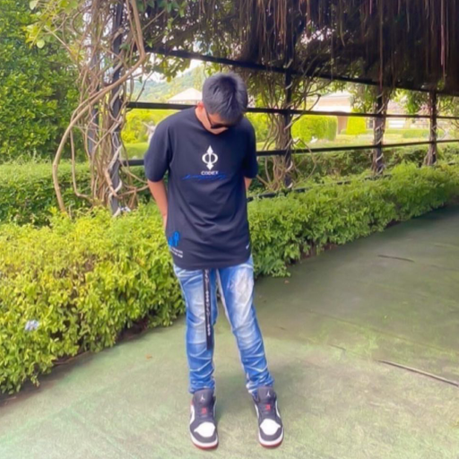 ไอซ์ เอกพันธ์ สกุล มุ่งอ้อมกลาง