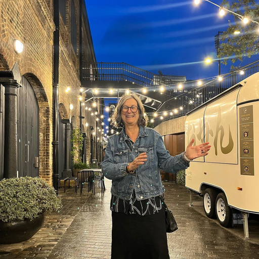 Vinyl Sisters Takeover - Debbie Golt - 29/08/23 - Voices Radio