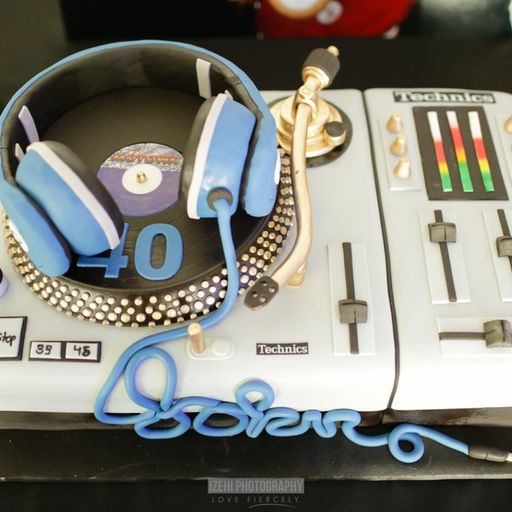 051 - REALNESS 1ST BIRTHDAY SPECIAL -GUEST MIXES FROM 25THC & SIMMY T + DWELLER LIVE IN THE STUDIO!