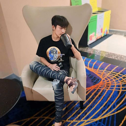 ชื่อเสียงไม่ดังยังพอทน แต่ไม่มีตังนี่พอเลย จะหลุดว่ะ HBD เอิร์ทนิธิทัศน์