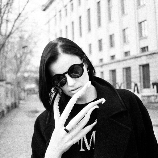 New Music Worldwide: Machine Woman // 16-07-18