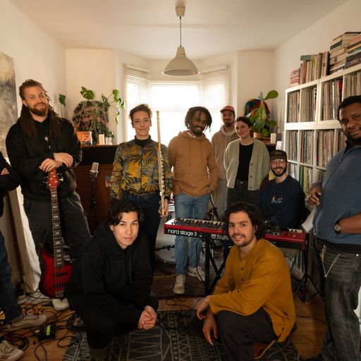 Worldwide Breakfast: Valentine Comar w/ Ludivine Issambourg (live in session) // 19-02-2025