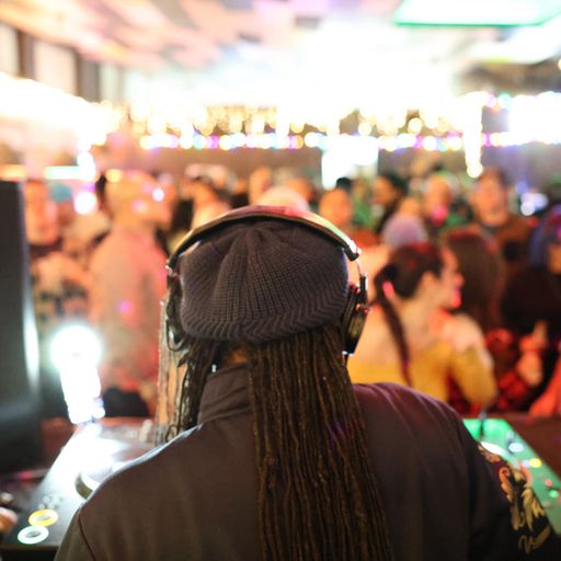Vibes & Scribes New House Series Volume #331