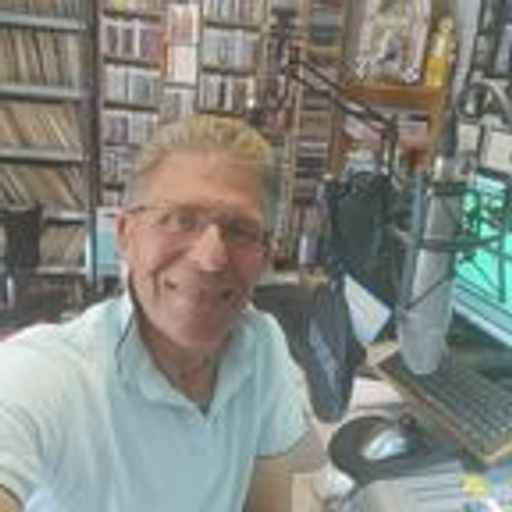 The Mid-Morning Music Show with Martin Leech LIVE on Laser Hot Hits 9-11am Monday 05 Dec 2022