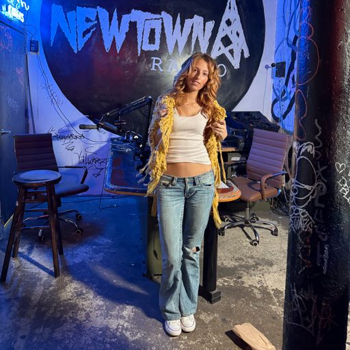 threshold_ with guests @blakesylviee and @sarahelisabeth.princessa of Oh Sugar with host @lambface