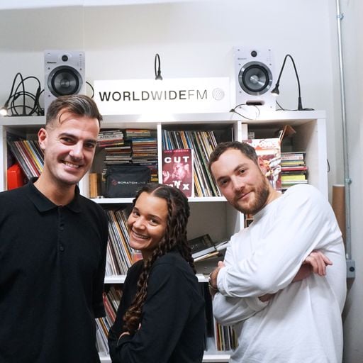 Waella's Choice: Aaron L and Andy Lemay with Dreamcast and Erika de Casier // 08-11-19