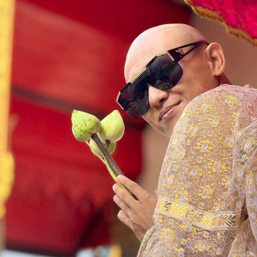 สวัสดี​ สวัสดีครับ​ ผมกลับมาแล้ว อยู่ใต้ฟ้า อย่ากลัวฝน อยู่ในสังคม อย่าจมแต่กับน้ําลาย​Byประธานต้อง