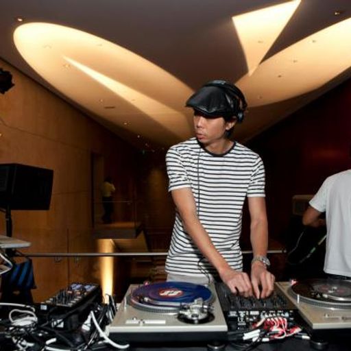 Henry Chow at 91.7FM KTRU (Houston - USA) - 8 November 2002