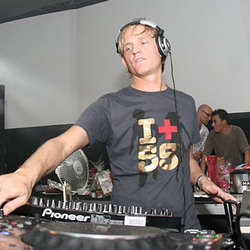 FUTURE: HOSTED BY DJ MICHEL DE HEY FEAT. OLIVIER BONDZIO