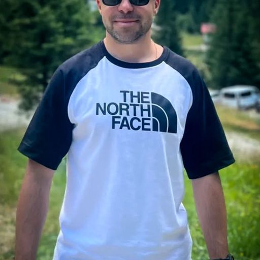 Yaroslav Kholyava chats to Vlada