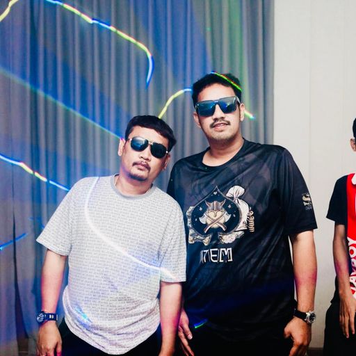 หนึ่ง ล่อง ลอยย' DJ อาเปียวคุง MC แยมโรล