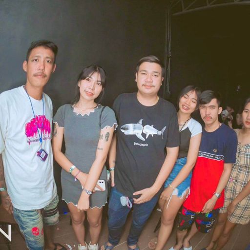 พี่ก็รู้ว่าผมมีใจ แต่พี่รู้ไหมผมมากับเมีย  by ระดับตูน ชื่อนี้มีแต่สุด