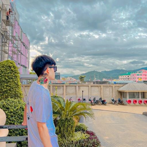 วัยรุ่นเมืองผี By ทิพย์คอลาย