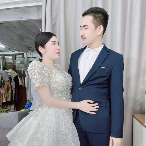 พี่ก็รู้ว่าหนูมีใจ แต่หนูรู้ไหม ว่าเมียพี่มีปืน By โฟร์คลายลั่น