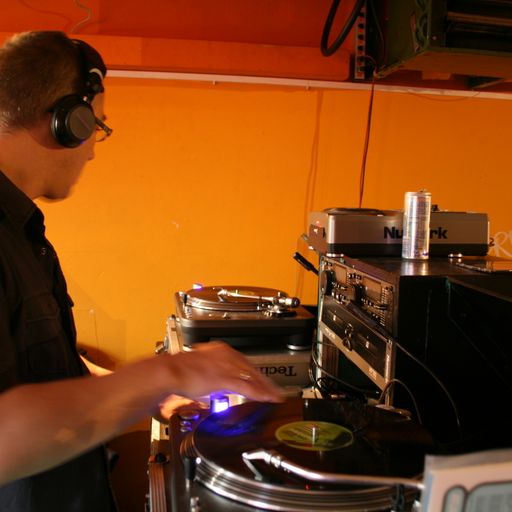 SoulBrigada pres. Chris Secundo live @ Vaudeville Record Fair Lindau (02.11.14)