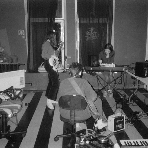 Debora Ipekel with Chillera // 23-05-19