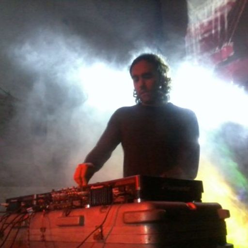  THIS IS FENIX n°05 pt1/ 01-05-2010>ALEC ARAUJO 