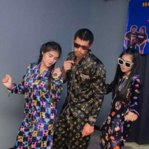 พี่ใหญ่นะน้องไหวไหม" By เสี่ย ดื้อ เมืองกาญจน์