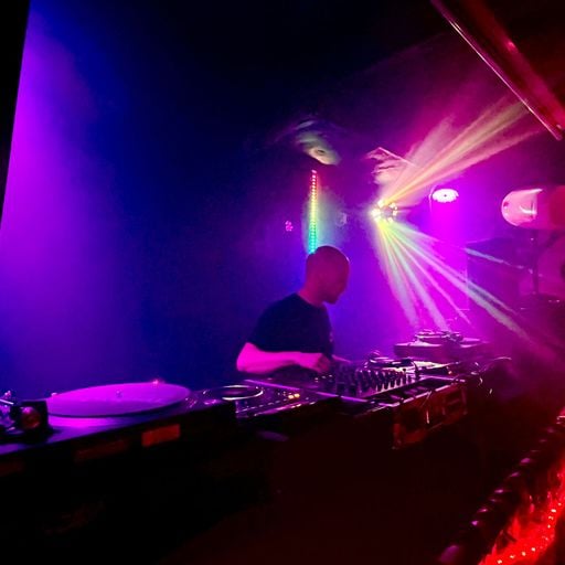 dissolve 001: Slam Dunc