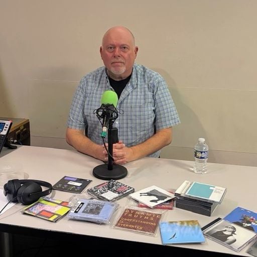 Trash Flow Radio Nov 22, 2025 (Neil Aquino & Sam Feel-It Stop By!)
