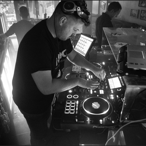 DJ Moll	House On Fire