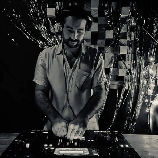 Happy Hour DJs LIVE w/ Cesar 18.12.2021