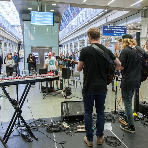 Scarlett Howard w Hollow Coves Live