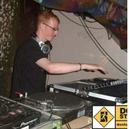 Lewis Viper - Mega Donk Techno Tuesday with 1 train crash banging set.