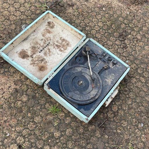 oswin w/ Mush Love - 15/04/26 - Voices Radio