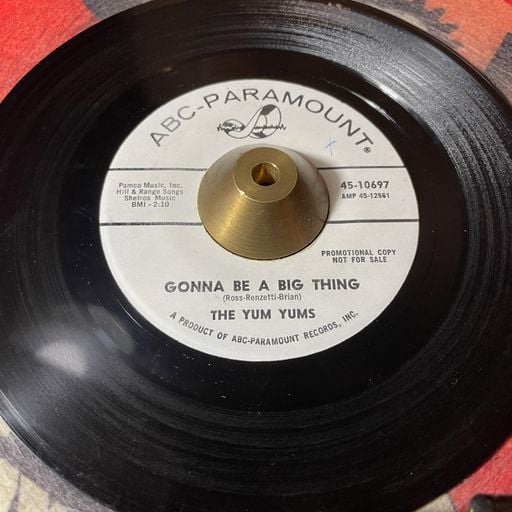 PART 2: WIGAN CASINO BIG ROOM NEWIES & TOP SOUNDS 1976 TO 1978 by Pete Smith