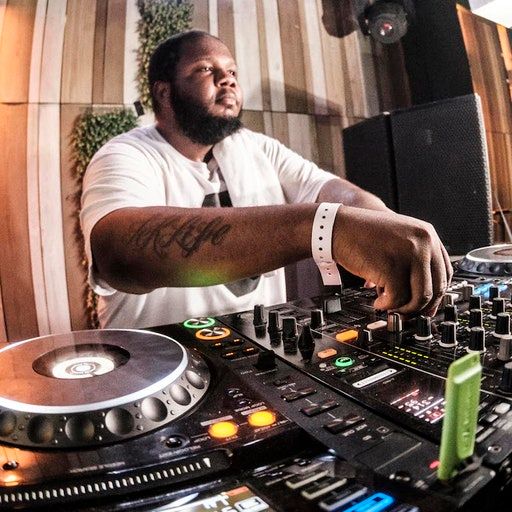 On the Floor – DJ Earl at RBMA Weekender Dubai