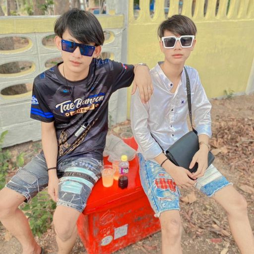 อย่าทำเป็นไม่มองหน้า ทรั้งที่เคยเเก้ผ้าต่อหน้าเรา  by เฟรมอนันตสิทธิ์